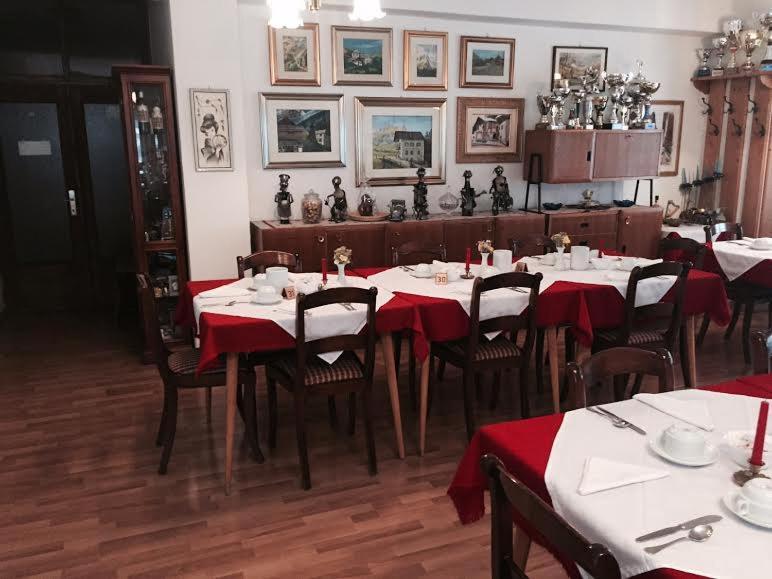 Garni Hirsch Hotell Canazei Exteriör bild